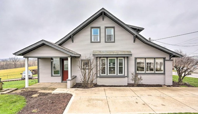 Charming Amish Country Getaway with Fire Pit!