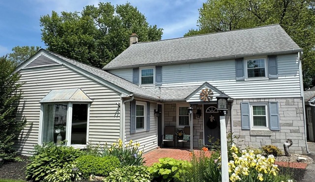 Charming Amish countryside farmhouse