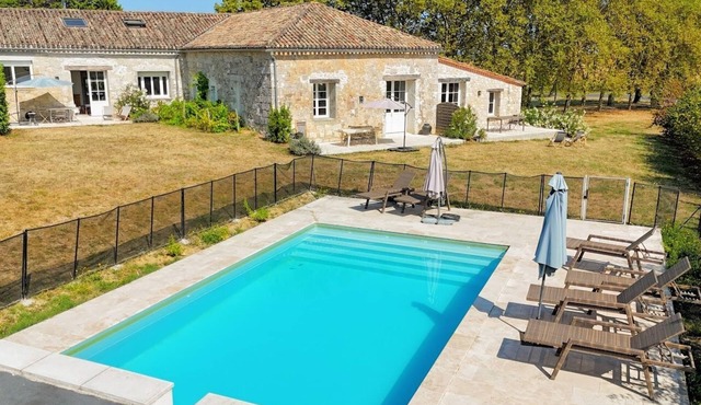 Charming Ancient Stables from the 17th c., 8 bedrooms, 16 guests across 350 sqm.
