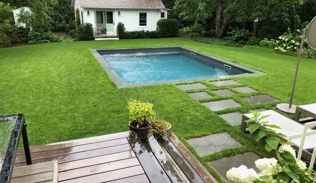 Charming and Bright Cottage with Salt Water Pool
