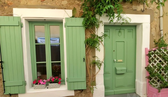 Charming and chic townhouse with sunny terrace and outdoor dining