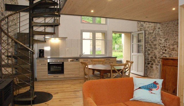 Charming and comfortable loft-style gîte* near Vichy for 4 to 5 people