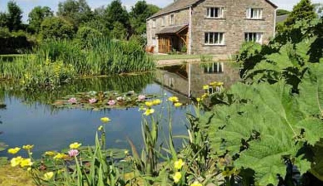 Charming And Comfortable Farm Cottage In Spectacular Garden Setting