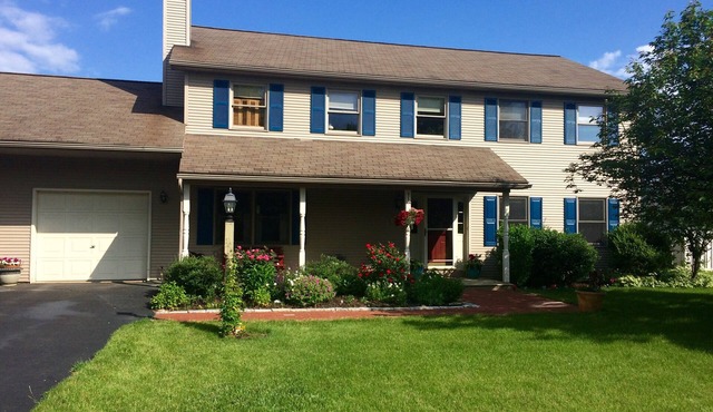 Charming and Comfortable Home with all the amenities!