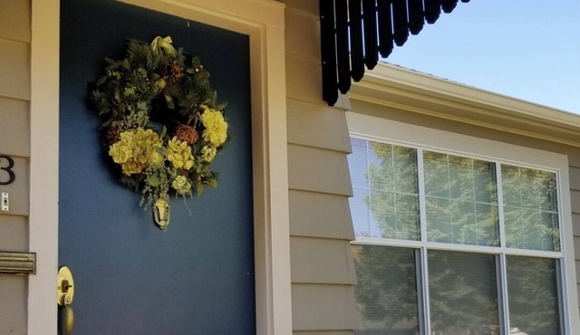 Charming and Convenient! No cleaning fee. Sleeps 6.