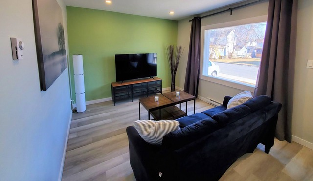 Charming and Cozy 2 Bed Apt near St Lawrence River