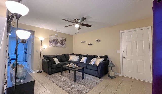 Charming and cozy 2 bedroom apartment minutes from Ft. Jackson and VA Hospital