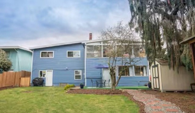 Charming and cozy 2-bedroom house with AC and fitness room in Burien, Seattle