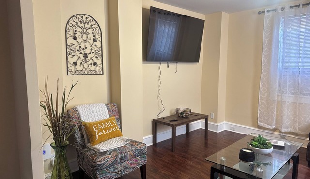 Charming and Cozy 3-bedroom Row Home - Ideal for Students, Travelers & Families!