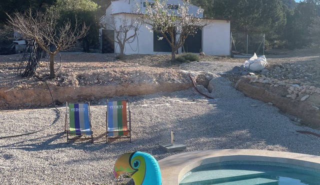 Charming and cozy country house in Caudete with amazing swimming pool.