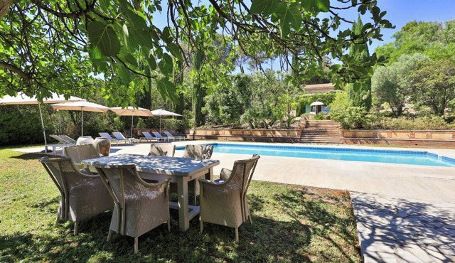 Charming and cozy detached house (Cottage) with shared large pool