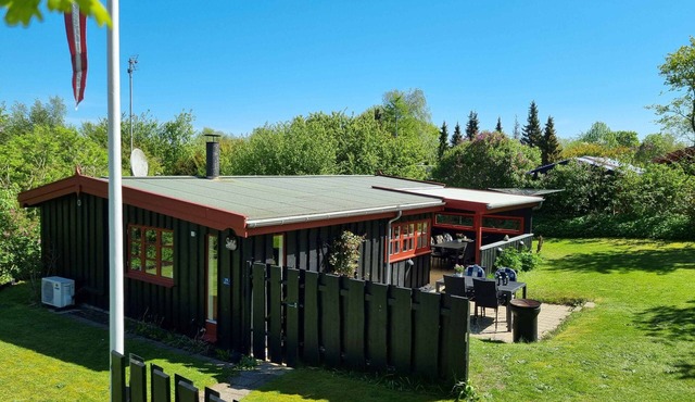 Charming and cozy house near Høve beach