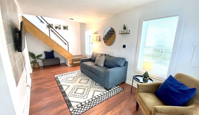 Charming and Cozy Lansing Loft Home