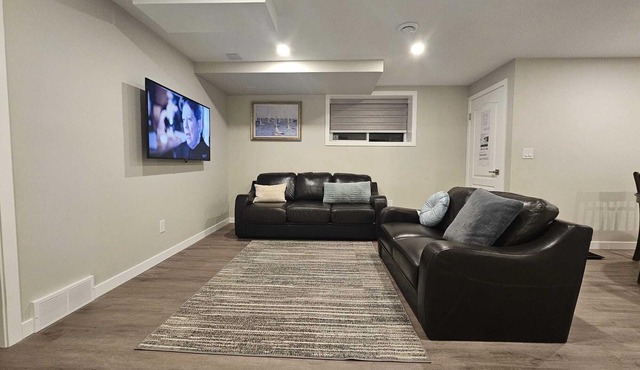 Charming and Cozy Private 2-Bedroom Suite