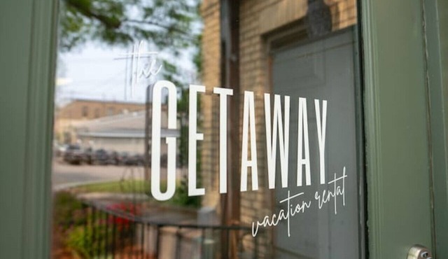 Charming and Cozy Studio in DT Northfield!