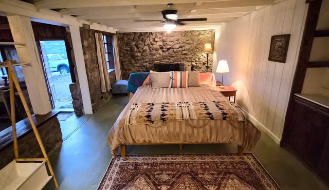 Charming and Cozy Stone Groundfloor Studio with Kitchen