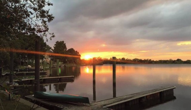 Charming and Cozy lakefront townhome near historic Madisonville. Pet friendly!