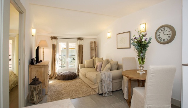 Charming and Elegant Apartment in the heart of Old Nice (200m Sea)