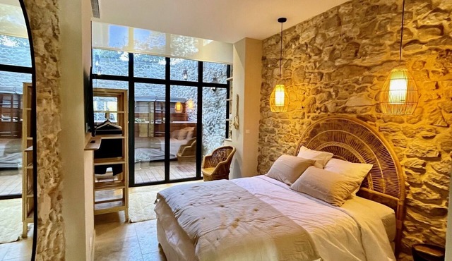 Charming and elegant farmhouse 13 pax swimming pool jacuzzi 10 from Montpellier