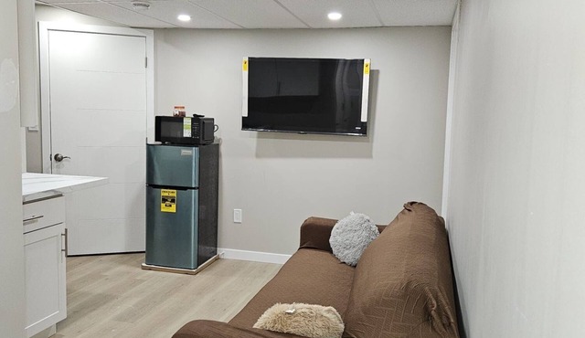 Charming and exclusive 2-bedroom basement in Winnipeg with WiFi, AC