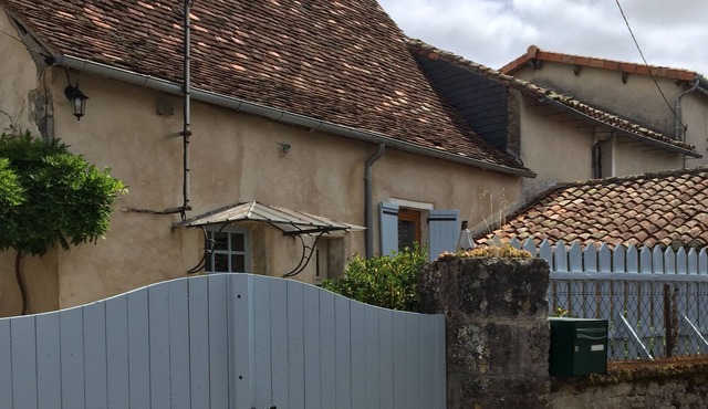 Charming and peaceful character cottage for two!