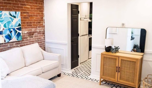 Charming and Historic Apartment in Capitol Hill