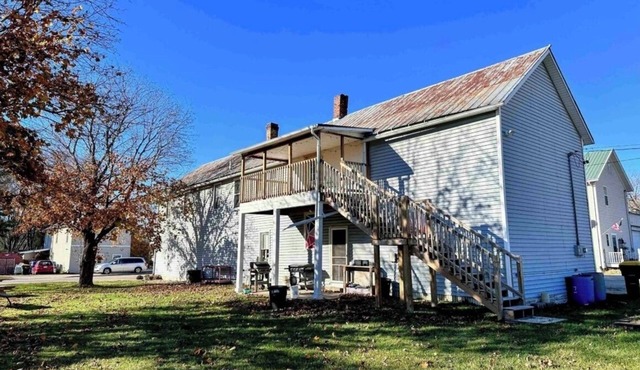 Charming and Historic 3-bedroom apartment with WiFi, AC in Bagley, WI