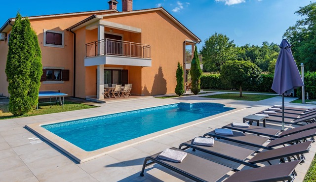 Charming and ideal for 10 vacationers