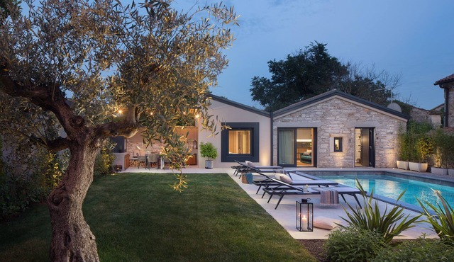 Charming and modern villa, 4 persons, pool