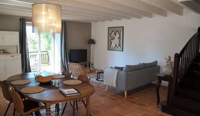 Charming and modern 4-person vacation home with pool in the Lot