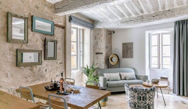 Charming and modern cozy in the heart of Valbonne