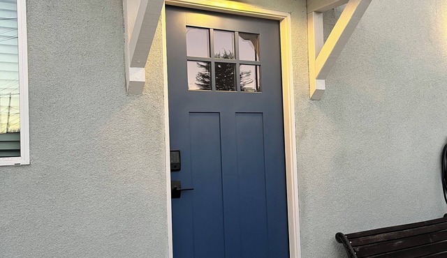 Charming and modern 3-bed/3 bath house with all the amenities in Los Angeles.