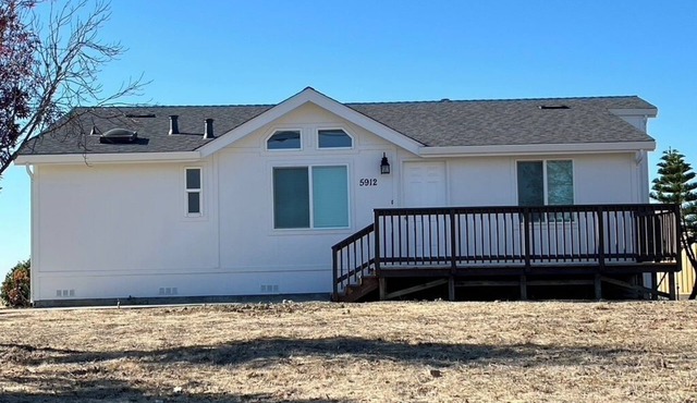 Charming and peaceful 3-bedroom house in delightful Castro Valley with VIEWS!