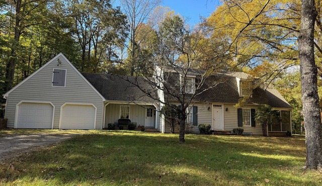 Charming and private 3-bedroom house near Fredericksburg, VA.