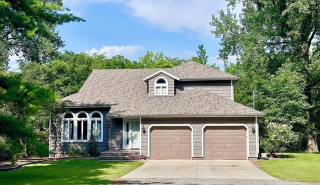 Charming and Private 3-bedroom house by Saylorville Lake, North of Johnston