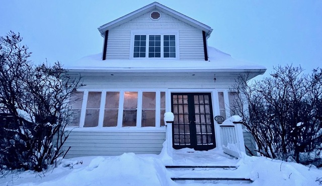 Charming and Private Home close to all amenities