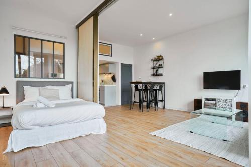 Charming and quiet apartment on the main boulevard