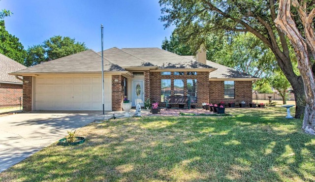 Charming and Quiet Denton Home, Near UNT and TWU!