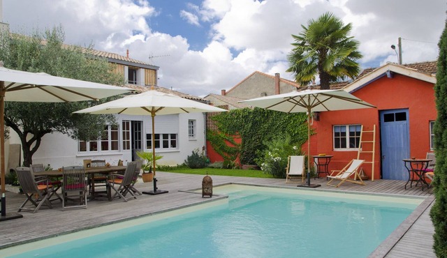 Charming and quiet house with heated pool!