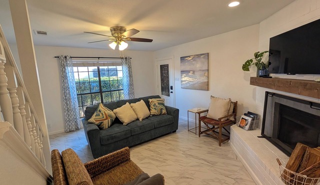 Charming and Quiet Townhome Conveniently located