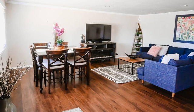 CHARMING AND RELAXING -Huge Back Yard- Near UCR And Medical Center