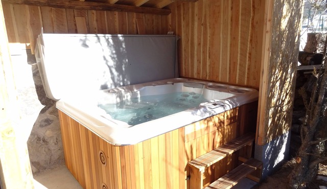 Charming and relaxing cottage with private jacuzzi