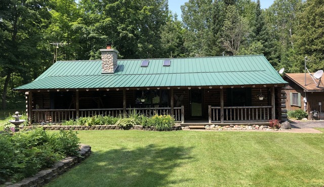 Charming and Secluded Log Cabin Near Mackinaw City and Mackinac Island!