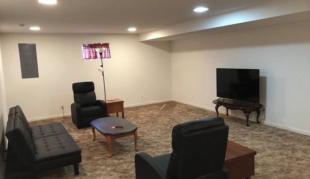 Charming and spacious 3-bedroom home in Farmington, close to everything.