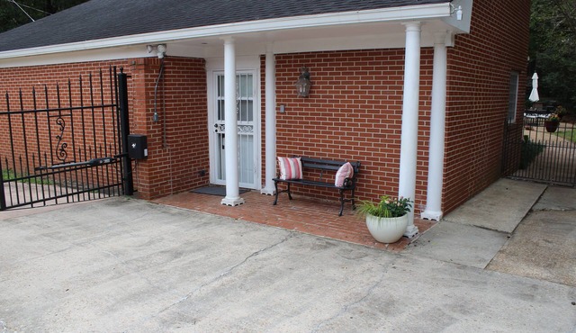 Charming and spacious guesthouse in the lovely hills of Manchester, Georgia.