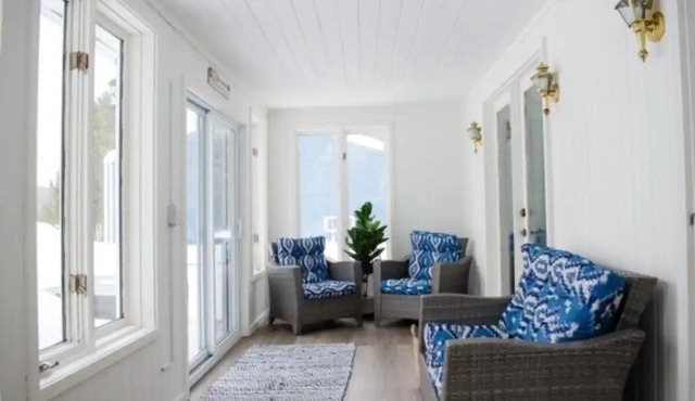 Charming and spacious, 4 bed, 2 bath, lakefront cottage