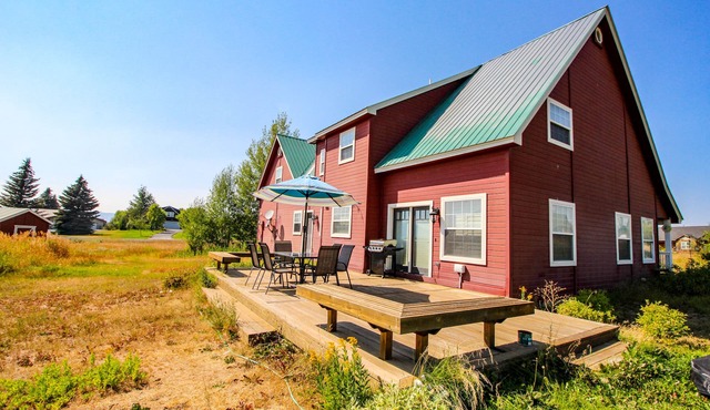 Charming and spacious country home with furnished back deck and mountain view