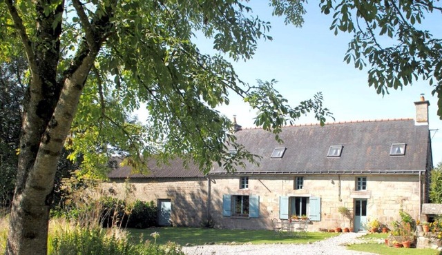 Charming and spacious 4-bed house at Gites Guebernez
