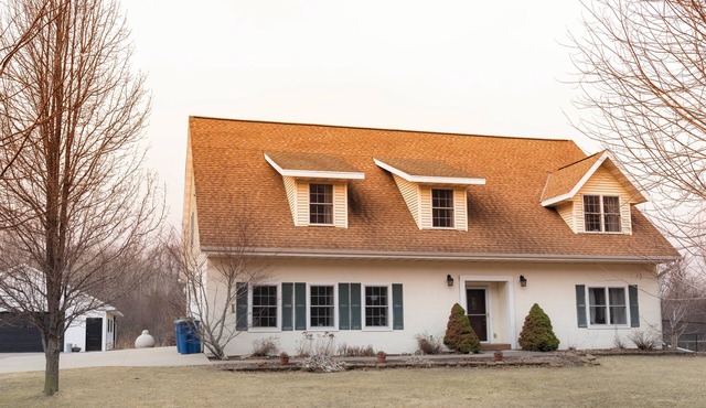 Charming and Spacious NFL Draft-Ready 3-bedroom Estate in Green Bay, WI