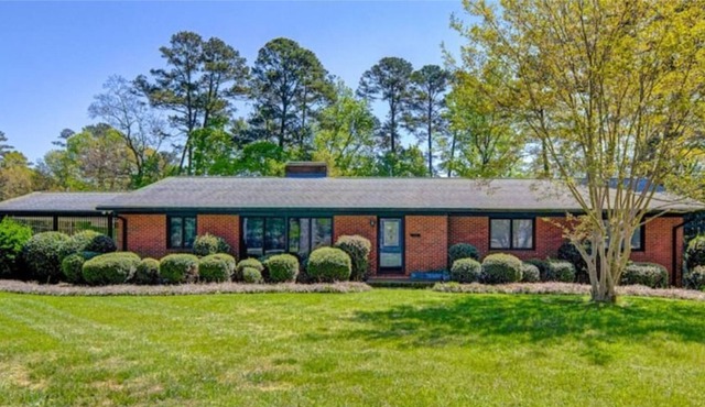 Charming and Spacious 8BR/5BA Home in Jamestown